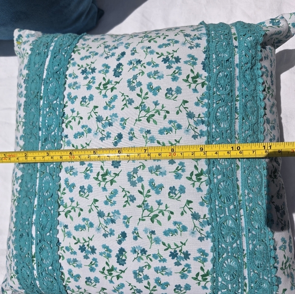 Pioneer Woman Teal Cotton Floral Eyelet Throw Pillow Set 2 EUC - Picture 7 of 9